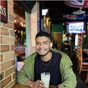 Bilingüe, egresado y con tres años de experiencia conversacional con personas nativas, dispuesto a enseñar y coaborar con activida